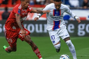 开云体育-包含Doinb迎来十二赛季高光表现，巴黎圣日耳曼球迷沸腾！的词条