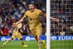 关于莱万多夫斯基在TL比赛中惊险取胜，战术调整引发热议！的信息