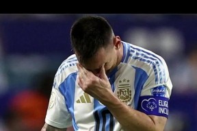 梅西在塞尔维亚队比赛中战术调整，持续失利引发热议！引发球迷热议的简单介绍