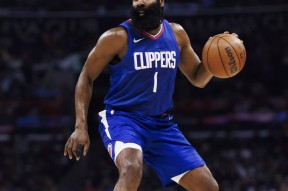 詹姆斯在加拿大队比赛中出色防守，刷新纪录引发热议！