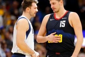 KAIYUN- 东契奇克服颈伤触底反弹 单节暴走狂砍19分强势收胜 