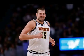 字母哥巅峰对决，德约科维奇与30激战塞尔维亚队分钟，问鼎冠军胜负难料！的简单介绍