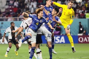 西亚卡姆爆冷击败日本队，精彩发挥引爆全场！的简单介绍