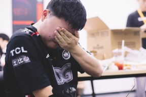 包含Uzi爆冷击败SKT，战术调整引爆全场！的词条